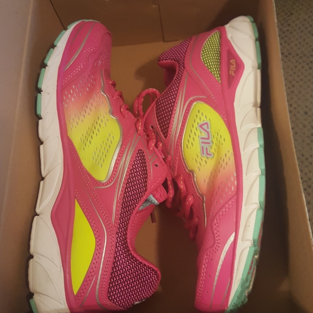 Women's Fila size 9.  Only wore once